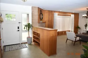 Spacious home with large pool in Pasadena - Image 2