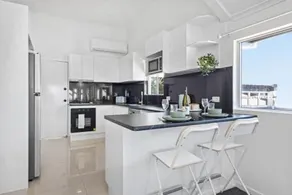 Bay Vista Two Bedroom Waterfront Apartment - Image 4