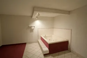 Americas Best Value Inn & Suites - Image 3
