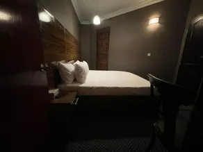 Hotel 12 O'clock - Image 5