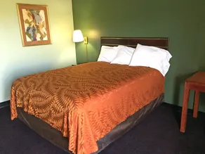 Hotel Econo Lodge Manchester - Image 2