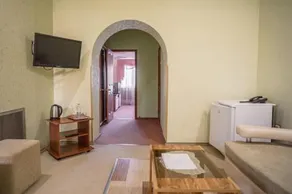 Venin Hotel - Image 3