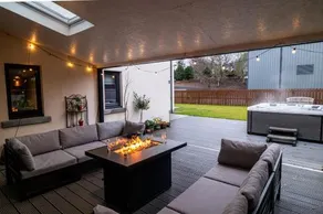 Modern house with hot tub, perfect night away! - Image 2