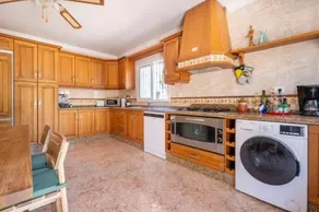 Beautiful Villa With Amazing Mountain Views - Image 4