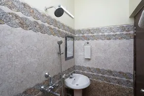 Hotel Tr Palace By OYO Rooms - Image 4
