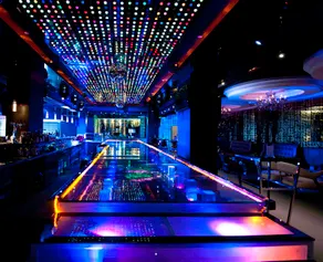 Q Hotel - Image 4
