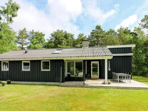 Lovely Holiday Home with Terrace near Hadsund - Image 2
