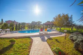 Apartment Complex Valtura mit Pool - Image 3