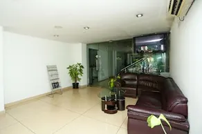 Hotel Veenu International - Image 5