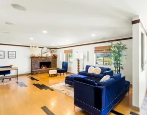 Luxury Executive Home - Image 4