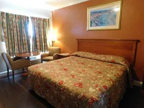 El Rancho Motel - Image 2