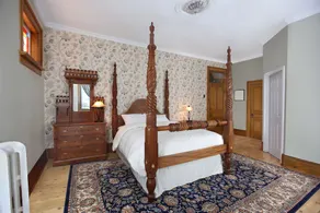 Markdale Manor Bed & Breakfast - Image 2