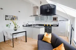 Regent House deluxe 1 bedroom apartment - Image 2