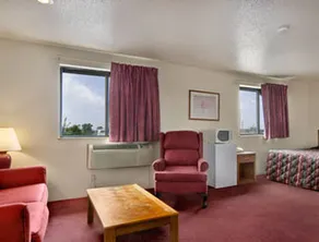 Rodeway Inn - Image 2