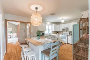 Serene single story, Grill, Fire Pit, fenced yard and Pet friendly stay - Image 2
