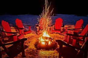 Private 5 BR Muskoka Cottage Firepit+BBQ+Wi-Fi - Image 2