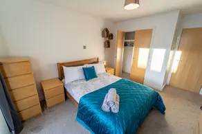 Stunning 1 Bed Flat - Elite Birmingham Complex - Image 5