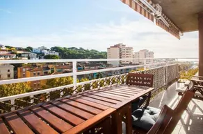 Atico De Diseño Con Terraza - Image 3
