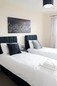 Comfy Duplex 2-Bed Apartment In Milton Keynes - Image 2