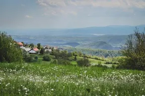 Rustic House With Lovely View - Image 4
