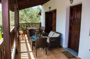 Paradise Studios & Apartments - Image 2