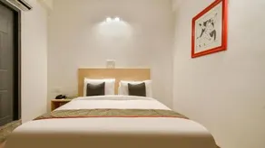 OYO Townhouse 263 Hotel Luxurs Shri Gopal Nagar - Image 2