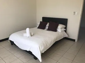 Adelaide Holiday Apartment - Image 3
