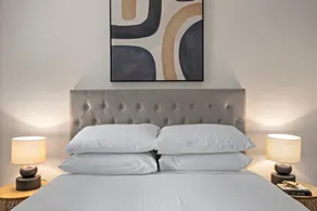 Comfy 2-Bedroom Family Apartment with Free Parking - Image 5