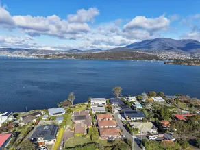 Waterfront Home - Gorgeous Views - 2 Bedroom - Image 4