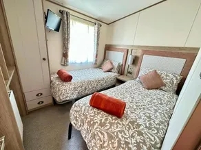 Daisy Hot Tub Lodge - Image 4