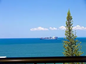 Ocean view beachside 3 bedroom 2 bathroom unit - Image 3