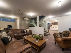 Gold Coast Stylish Beach Side House - Image 2