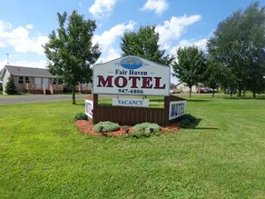 Fair Haven Motel & Cabins - Image 2