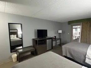 Q Lodge - Image 2