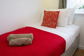 Spacious 4-br Cambridge House, Free Parking - Image 4