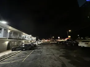 Super 7 INN - Image 4