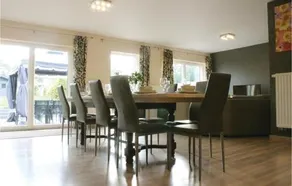 Stunning Home in Borlo With Wifi and 4 Bedrooms - Image 5