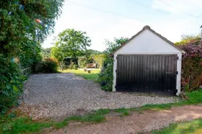 Putts Cottage hidden away at the end of a cart track, happily lost - Image 3