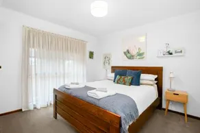 Cosy Cottage 2BR, NETFLIX, Private Garden Terrace - Image 3