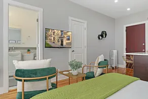 Modest Studio Apt near Portage Park - Image 4