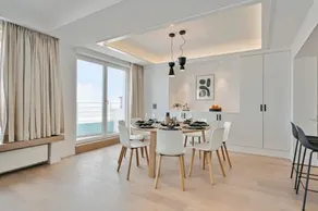 Stunning fully renovated apartment with panoramic sea-view in 't Zoute with 2 parkings - Image 3