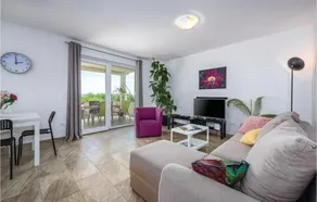 Two-Bedroom Holiday Home In Rakotule - Image 4
