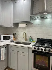 Cozy apt with large deck - 2 blocks from 5 Points! - Image 3