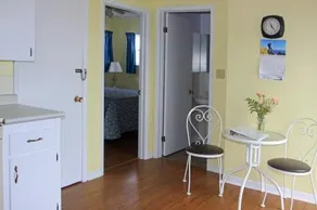 Topmast Motel - Image 3