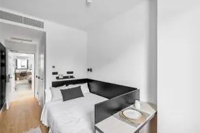 Estudios y Habitaciones Modernas en PAMPLONA, SK - Image 5