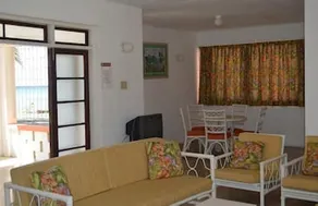 Four Aces Apartments - Image 2