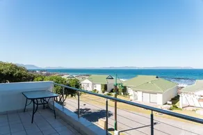 Whale View Self Catering Apartment - Image 4