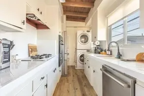 Steps to Beach Manhattan Beach 2 Bedroom Parking - Image 2