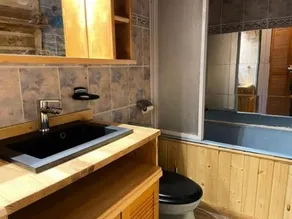 Llaret Hotel - Image 4