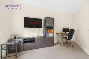 2 Bedroom Apartment, Business & Contractors, FREE Parking & Netflix By FIROZ PROPERTY MANAGEMENT - Image 2
